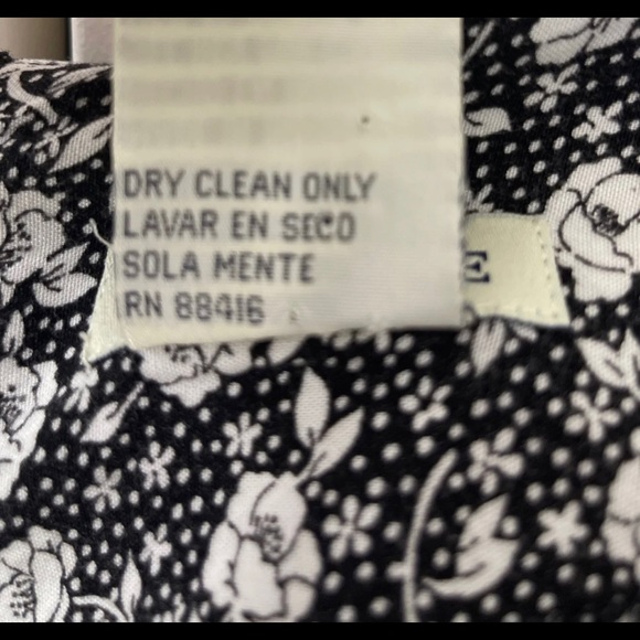 EUC Women’s Romper (Size 22/24) - Picture 7 of 7